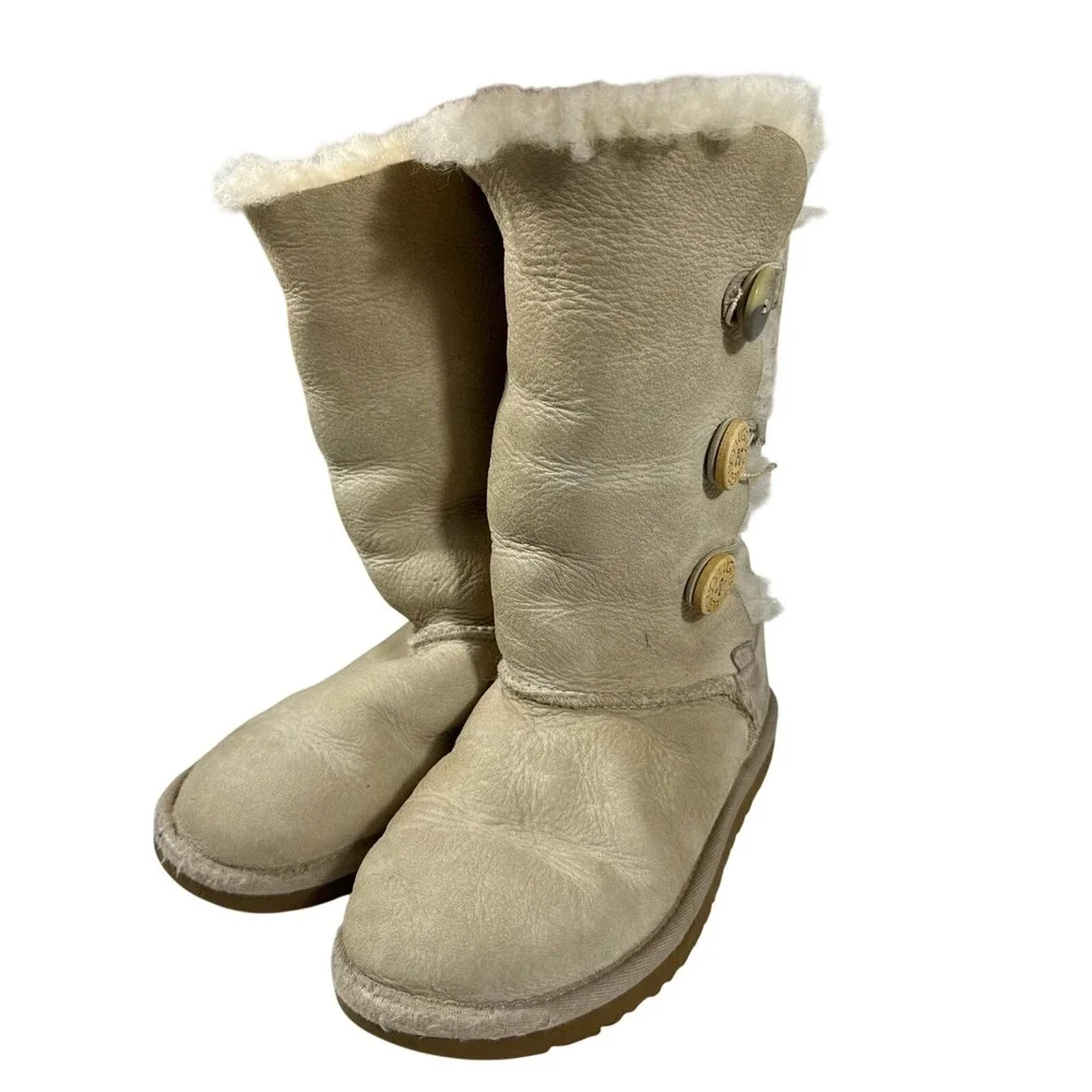 UGG Australia‎ Bailey Button Triplet Beige Tall Boots Youth(big Kid) 2 Sheepskin